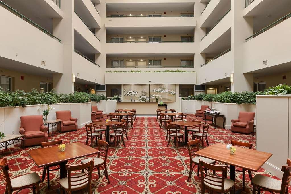 Embassy Suites By Hilton Philadelphia Valley Forge Wayne Restaurant photo