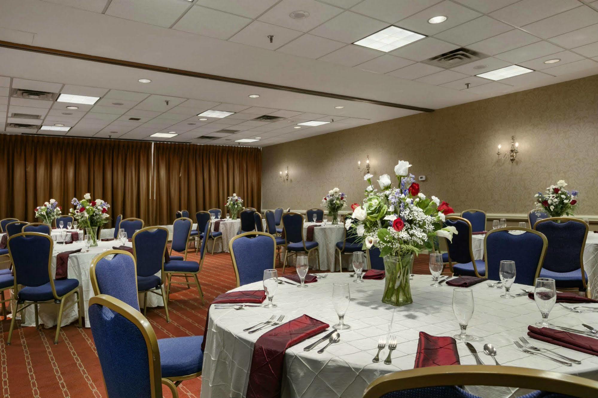 Embassy Suites By Hilton Philadelphia Valley Forge Wayne Restaurant photo